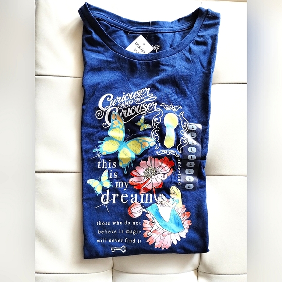 NWT Disney Alice in Wonderland Juniors Crop T shirt/Tee - Picture 14 of 16